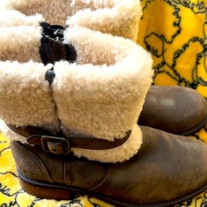 Size 6 uggz barely worn